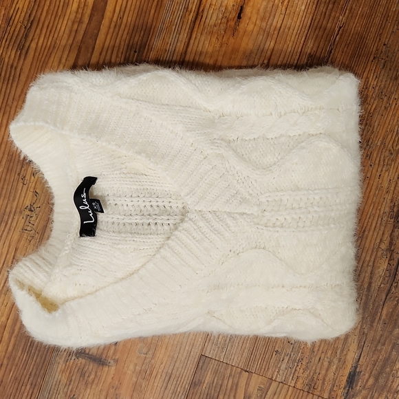 Lulus Sweaters - ❄️ Lulu's XS, super soft v-neck sweater
